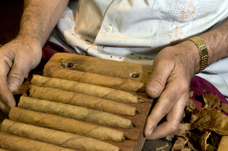 2018 Resolutions for Cigar Smokers: Reach out and thanks someone